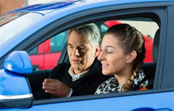 “I'm a driving instructor, here's how much I earn per month”