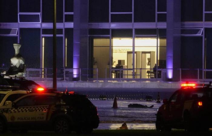 Brazilian Supreme Court evacuated after two strong explosions, one person killed