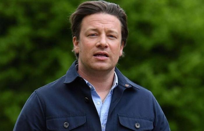 Celebrity chef Jamie Oliver stops selling his children’s book, criticized by Aboriginal people