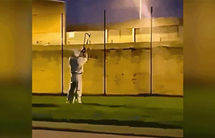 Surreal scene in front of Bruges prison: a man filmed throwing packages… with a catapult