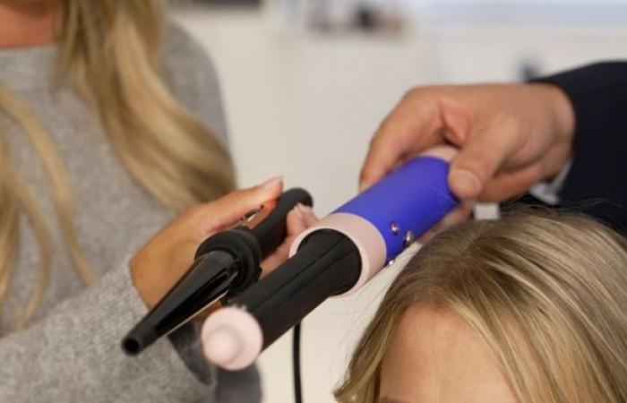 €545 for the Dyson curler, €9 for the Action one: Benjamin Maréchal tested them at a hairdresser