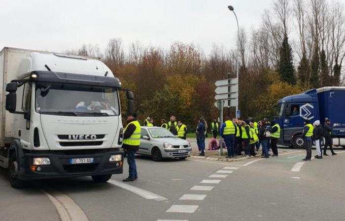 Will the “yellow vests” be back on the roundabouts this weekend, at least “to get together”?