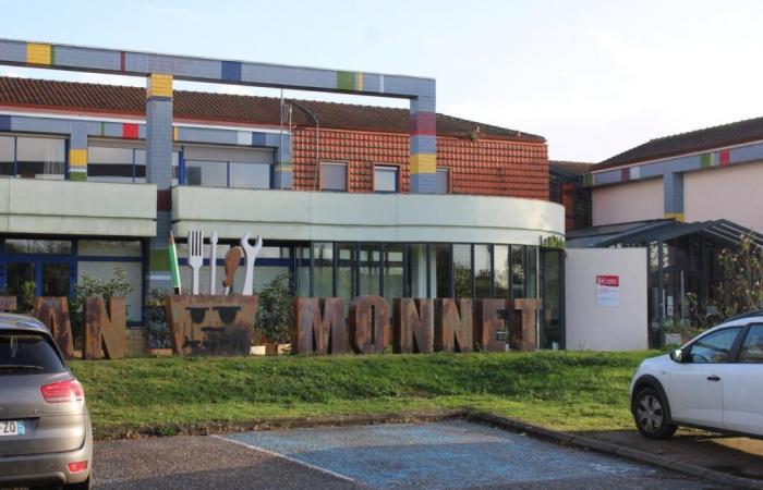 a third letter of death threats to the Jean-Monnet high school in Libourne