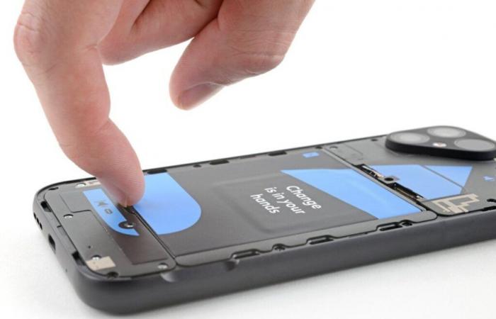 No need to pay a lot for an easy-to-repair smartphone