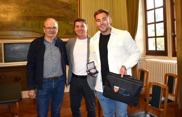 This rugby player who passed through the Stade Français is the pride of a town in Aveyron