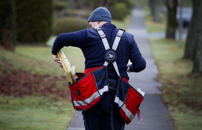 Threat of work stoppage at Canada Post | Christmas could cost more