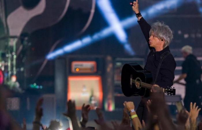 Indochine will broadcast photos of deceased people sent by their fans on stage