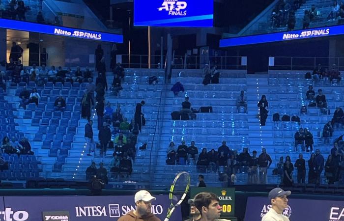 Masters Cup: Carlos Alcaraz goes out to train with a nasal strip before the match with Rublev