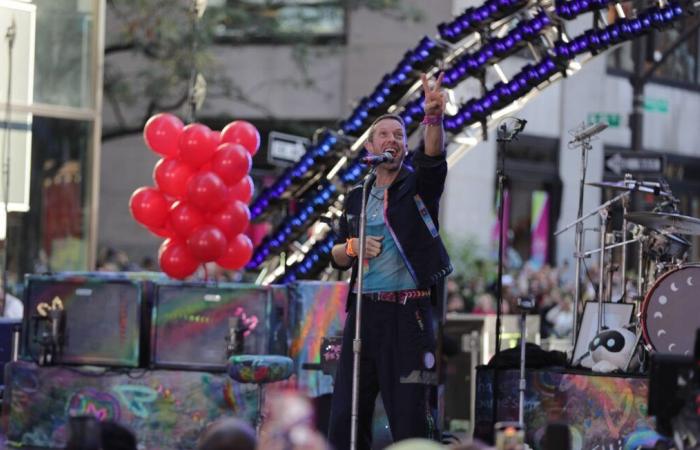 Chris Martin interrupts Coldplay concert to help child crushed by crowd