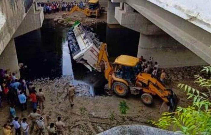 In Pakistan, a bride is the sole survivor of a bus accident