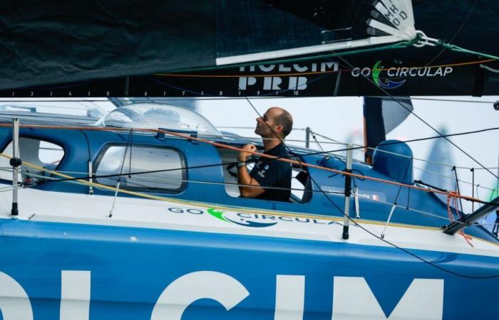 Nicolas Lunven breaks the record for distance covered in one day by a monohull