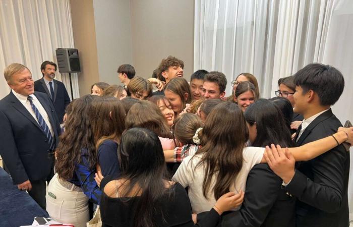 middle and high school students from the Alzon Institute in South Korea