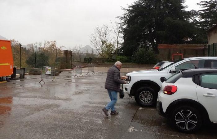 Eleven new free parking spaces in Foix! Behind the prison, work is underway to expand the Terrasses de l'Ariège car park