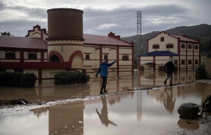 the coast near Valencia on red alert, two weeks after deadly floods