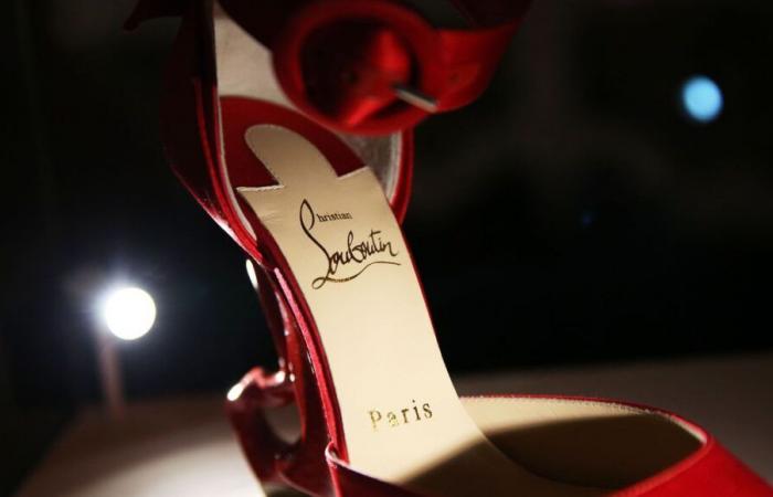 Paris: a former Louboutin employee suspected of having stolen and resold nearly 1.5 million euros of goods