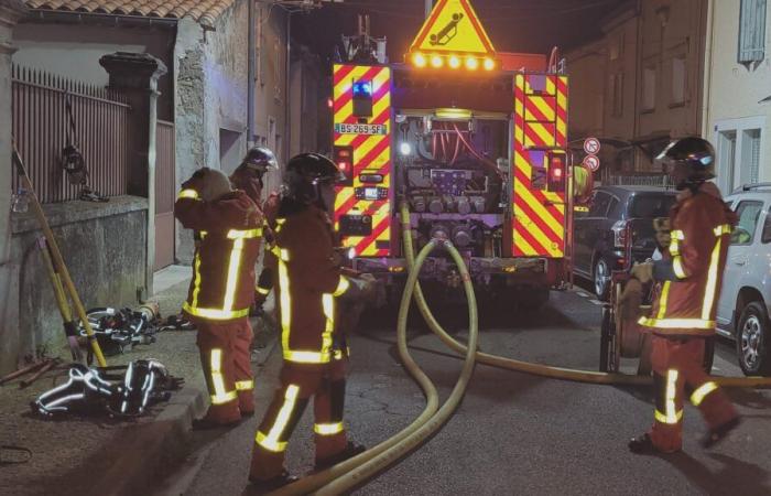 a house completely destroyed by fire in Valréas