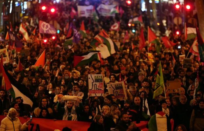 Paris. Thousands protest against “Israel is Forever” gala