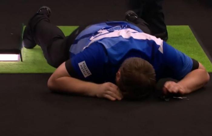 ‘I might have to phone in sick’ – Darts plumber who dates Fallon Sherrock visibly emotional after huge win