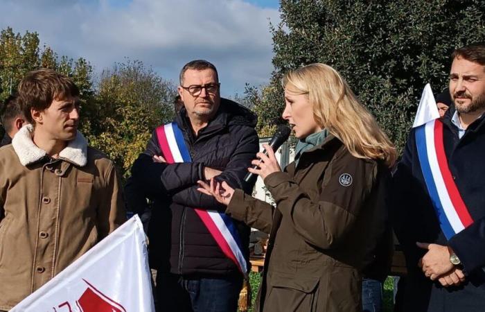 Agricultural crisis: elected officials come to debate with Young Farmers on a Drôme roundabout