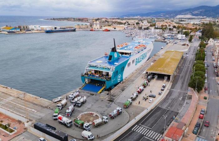 Bad weather in Spain: Baleària transports Moroccan teams to disaster areas