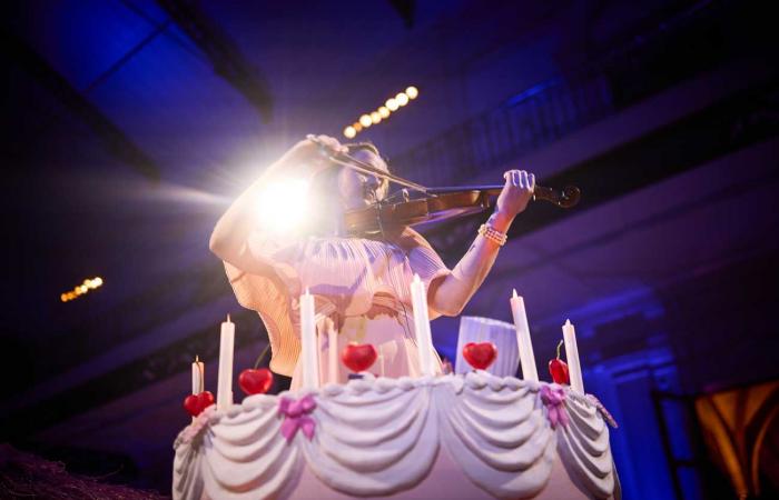 A princess comes out of a cake to celebrate BIG’s 25th anniversary in the presence of Princess Léa of Belgium