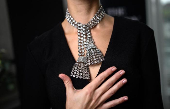 A 300-carat diamond necklace sold for 4.5 million euros at auction in Geneva