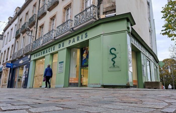 What business will set up in the old Paris pharmacy in downtown Quimper?