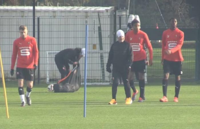 encouragement, exchanges with the players… in the footsteps of Jorge Sampaoli during his first training sessions