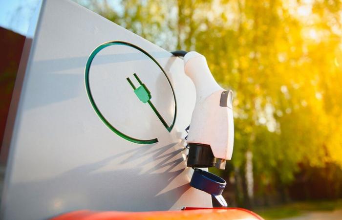 do electric cars really emit more carbon?