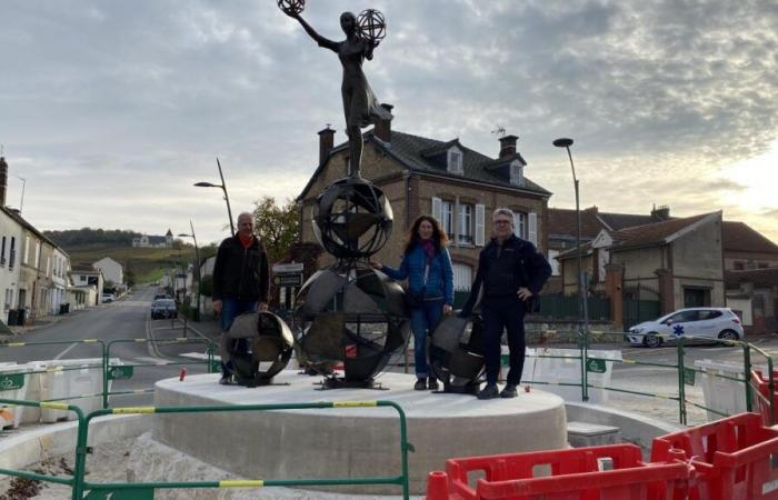 A sculpture to adorn the Moussy roundabout