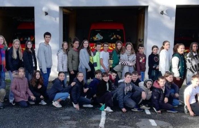 Middle school students visiting the fire and rescue center