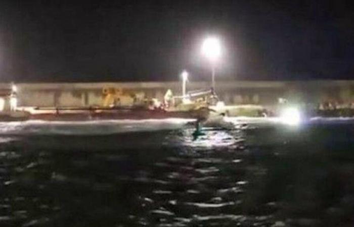 Trafficker dies after crashing into police boat