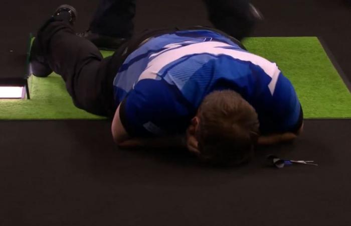 Fallon Sherrock’s boyfriend Cameron Menzies collapses to floor in joy as he wins days after leaving Grand Slam ‘in huff’