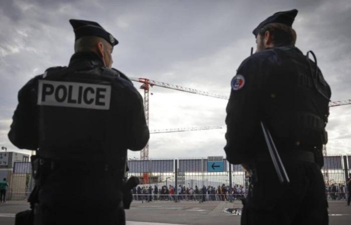 France-Israel armored. Empty stadium, left shock