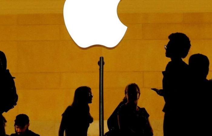 Apple targeted by a 3 billion pound complaint in the United Kingdom for anti-competitive practices