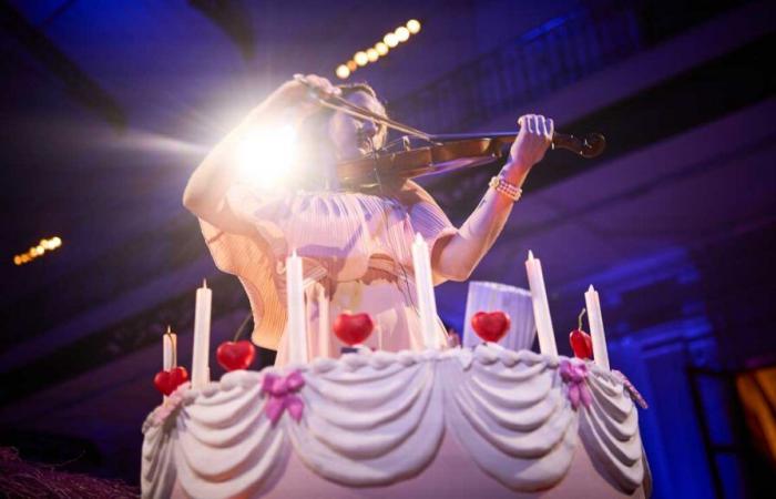 A princess comes out of a cake to celebrate BIG’s 25th anniversary in the presence of Princess Léa of Belgium