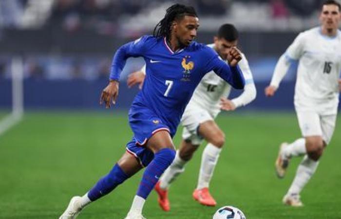 in a largely deserted Stade de France, the Blues concede a draw against Israel and qualify for the quarters