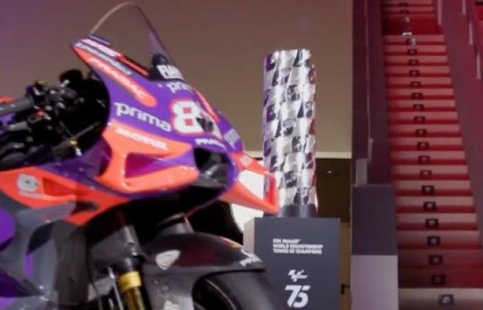 MotoGP, Barcelona VIDEO, Jorge Martin and Pecco Bagnaia facing the trophy: the countdown has begun