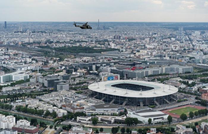 intervention by stewards after an incident in the stands of the Stade de France