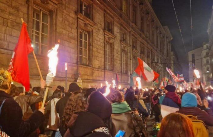 200 people in the streets of the Presqu'ile