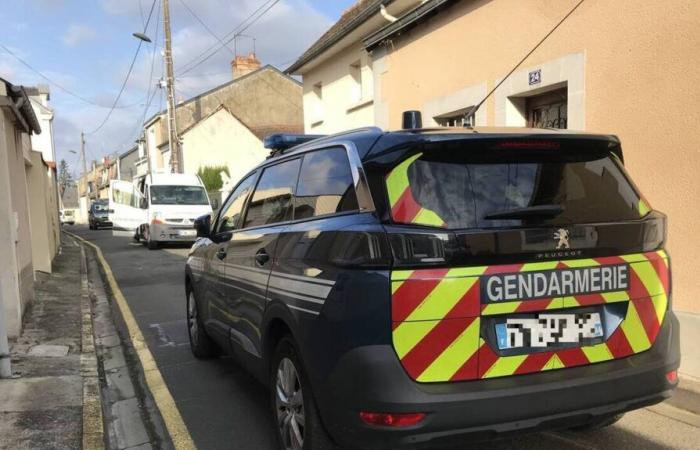 A car on fire in a garage: one dead