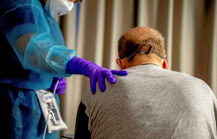 wearing a mask is compulsory in Île-de-France hospitals