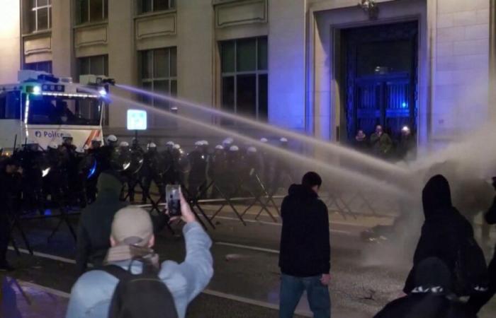 Pumper, tear gas and batons: clashes between police and demonstrators in Brussels following the arrival of Jordan Bardella