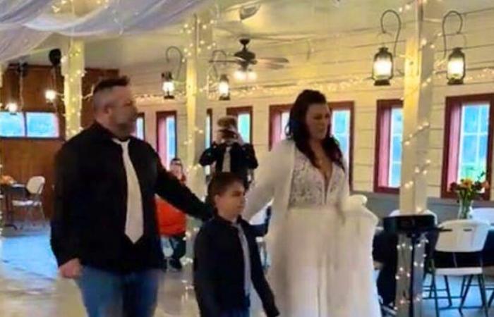 “Am I such a bad person?”: Bride invites 75 people to her wedding, but only 5 show up