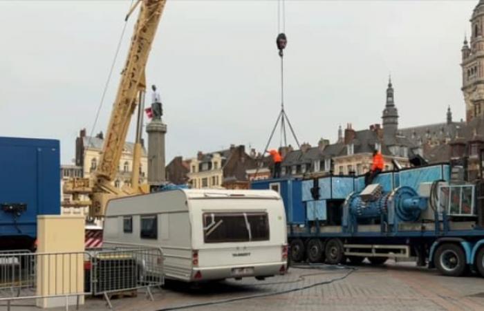 assembly of the Ferris wheel has begun on the Grand'place, its opening scheduled for November 20