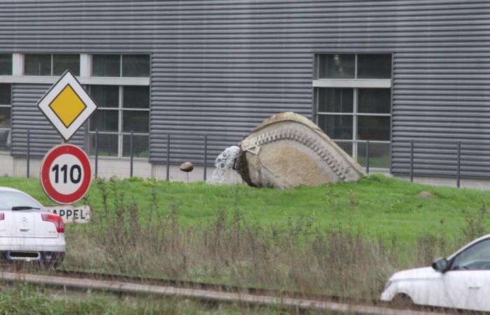 Côtes-d’Armor. What is this funny sculpture that surprises you on the side of the RN12, between Rennes and Brest?