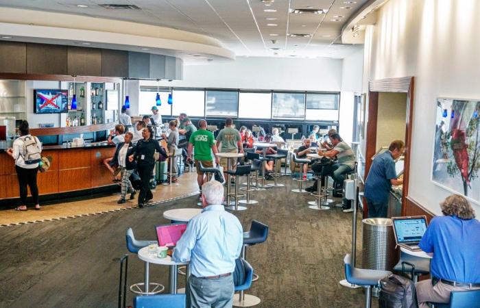 Passengers outraged after getting stuck in Delta Sky Club lounge