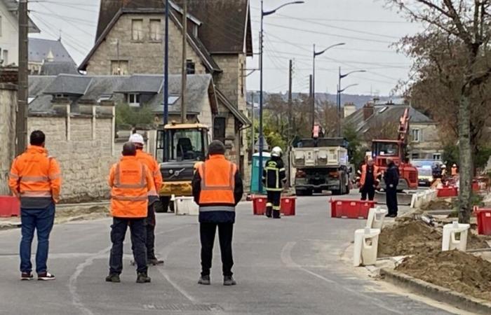 the top of avenue de Paris closed to traffic