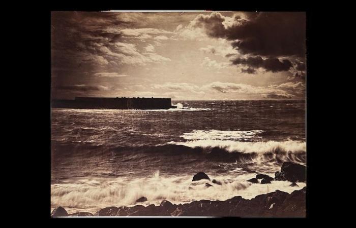 A print of “La Grande vague”, a photograph taken in Sète by Gustave Le Gray, was sold for… €95,000