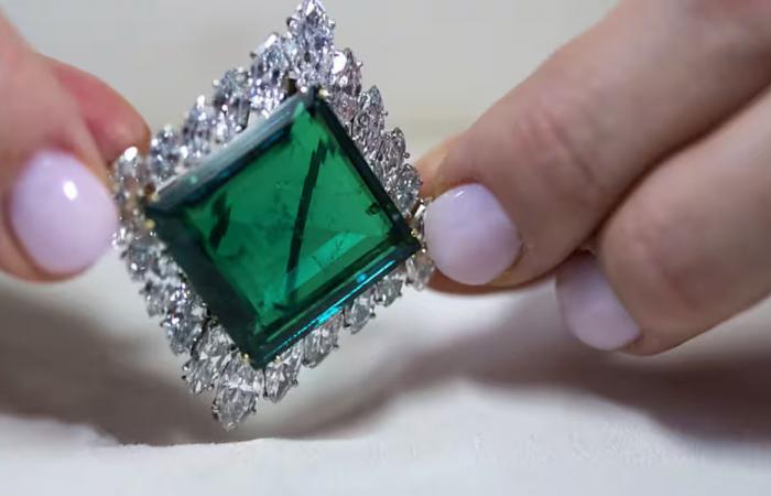 The emerald of all excess: world record for a jewel worthy of legend